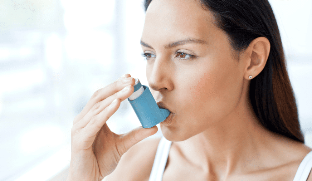 ¿Cómo puede afectar la COVID-19 a las personas con asma?