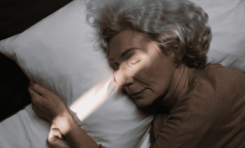 La relación entre el envejecimiento y la apnea obstructiva del sueño, y cómo el tratamiento con CPAP puede atenuarlo